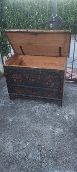 PREDÁM KRÁSNU MAĽOVANÚ ĽUDOVÚ TRUHLICU - 2