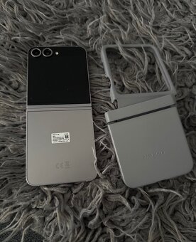 Samsung Z Flip 6 512 GB - 2