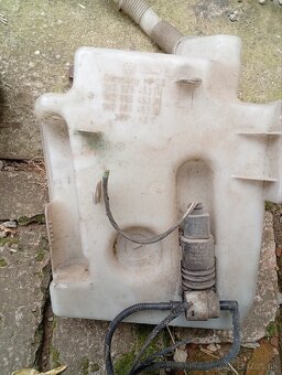 nádobky na vodu do ostrekovačov Octavia 2 - 2