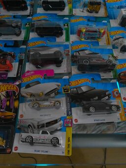 Hot Wheels autíčka - 2