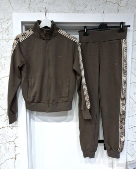 NOVE Guess 2x khaki zlata teplakova suprava - 2