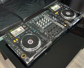 Pioneer CDJ 2000 + DJM 700 - 2