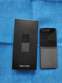 samsung galaxy z flip 5-graphite - 2