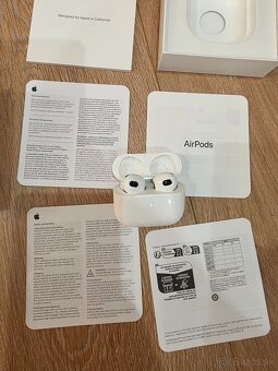 Apple AirPods (3. generácia) s Lightning nabíjacím puzdrom - 2
