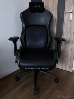 Predám Razer Iskur XL - 2