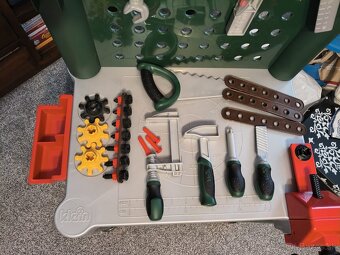 Bosch dielna + náradie - 2