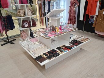 Predám zariadenie predajne - 2