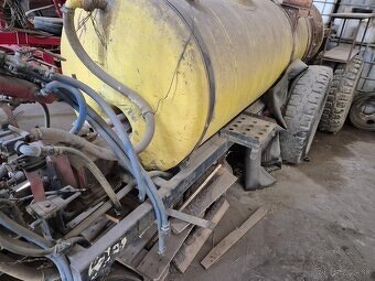 Predám postrekovač -  rosič Kertitox 2000 l - 2