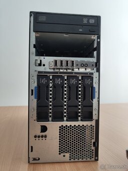 HP ProLiant ML310e Gen8 - 2
