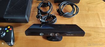 Xbox 360 slim+kinect+hry - 2