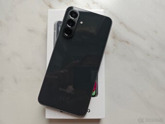 Predám Samsung Galaxy A56 8 GB/128 GB, krásna farba, v záruk - 2
