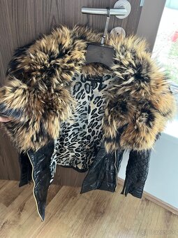 Športovo - elegantná kožušinová bunda s krásnou kožušinou - 2