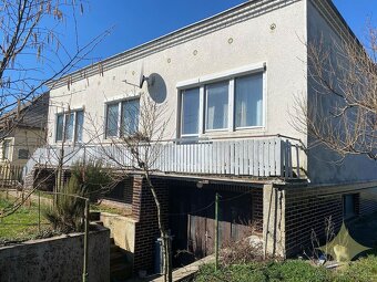 Dvojpodlažný rodinný dom z roku 1995 na okraji obce - Kosihy - 2