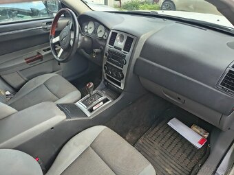 Predám Chrysler 300 C 2.7 benzín v 6 - 2
