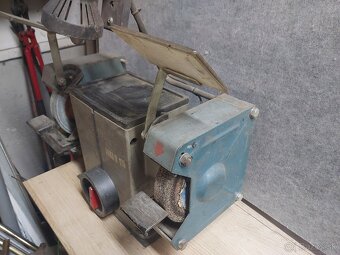 Dvojkotúčova brúska - 2