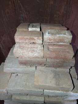 Predám staré tehly s nápisom - 2