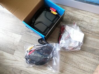 Nová bezdrôtova cúvacia kamera s vyklapacim displejom - 2