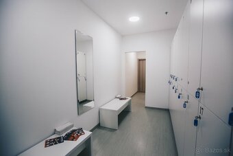 Biele skrinky do šatne, botník a lavičky - 2