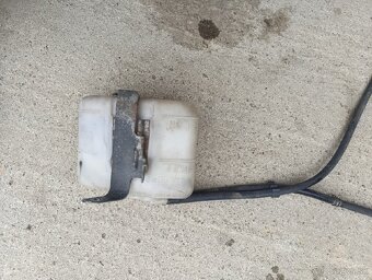 Suzuki vitara 1.6 nádobka na vodu - 2