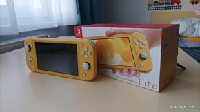 Nintendo Switch Lite + 2 hry - 2