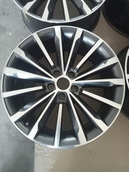 Predam hlinikove disky na Skoda Superb TRINITY R19 - 2
