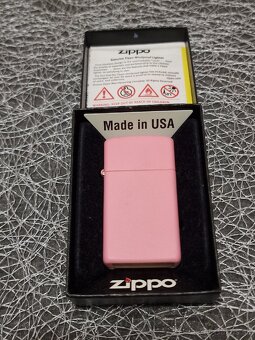 Dámsky zapaľovač ZIPPO. Komplet ako nový. - 2