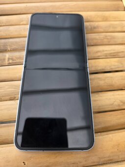 Samsung Z Flip 6 - 2