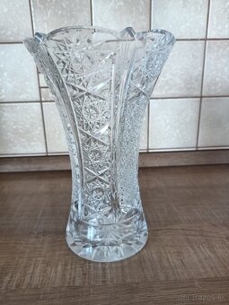 Váza z brúseného skla - 2