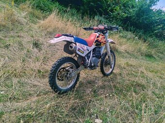 Predám hondu xr 600 - 2