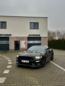 Ford Mustang GT - 2
