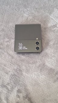 Samsung Z Flip 4 - 2