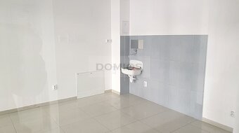 Obchod. priestory (16,00 m2, príz., výklad, umýv., KE-St.m.) - 2