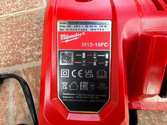 Predám nabíjačku milwaukee m12-m18fc - 2