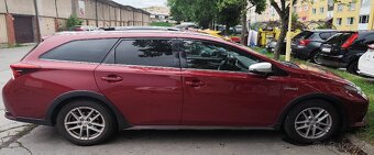 Toyota Auris hybrid - 2