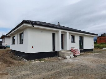 Velky 5 izbovy bungalov 15 min od Kosic - 2