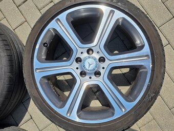 Elektróny Mercedes-Benz + Dunlop, Pirelli R19 - 2