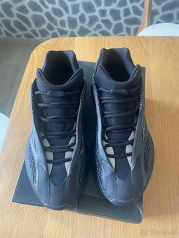Adidas Yeezy 700 - 2
