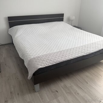 Manželská posteľ s roštom + 2ks nočný stolik + komoda - 2