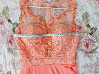 Nádherné marhuľovo-ružové spoločenské šaty, veľkosť S - 2