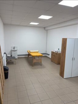 Prenájom priestorov 30m2 pre služby/kanceláriu - Bánovce - 2