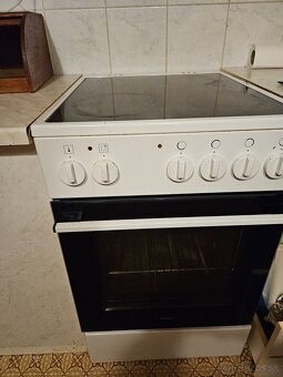 Posteľ Skrine el.sporak odsavacka pary - 2