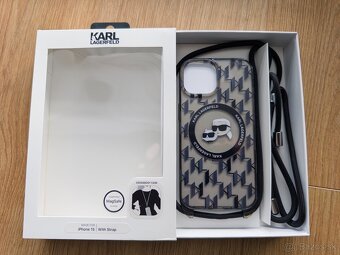 Apple iPhone 15 Silicone Case with MagSafa - Light Pink - 2