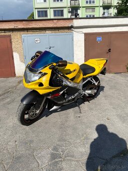 Suzuki GSX-R 600 K1 - 2