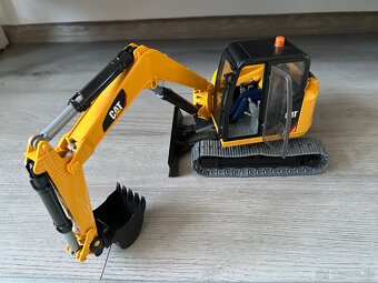 Bruder minibager CAT 2466 - 2