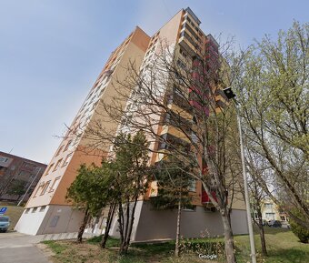 Ponúkam na predaj 4 izbový byt s balkónom v Štúrove. - 2