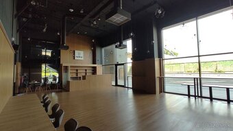 Obchodné priestory vhodné na gastro, showroom či predajňu v - 2