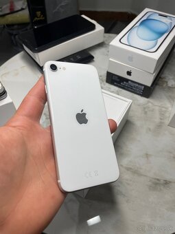 iPhone SE 2022 64GB - 2