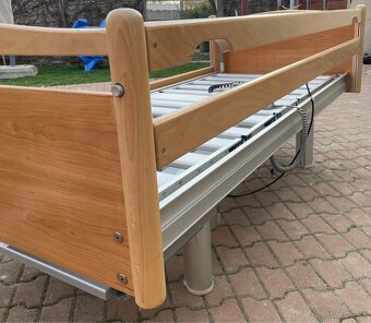 Polohovateľná elektrická posteľ - 2