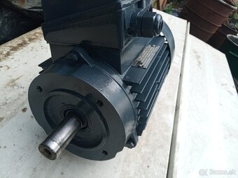Elektromotor 1,5kW , 1420ot. prírubový - 2