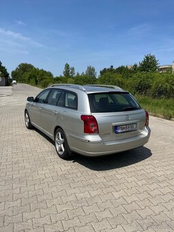 TOYOTA AVENSIS 2.2 D - 2